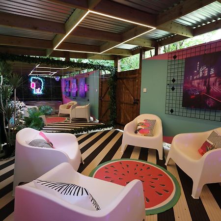 Appartamento Ammonite Glamping Pod & Hot Tub Hungerton Esterno foto